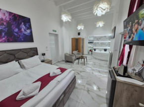 ABC Luxury Space with 7 suites for 15 Guests